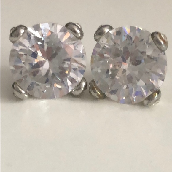 Fashion diamond stud earrings - Picture 2 of 4